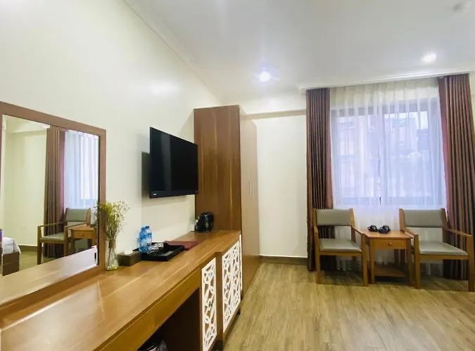 Khách sạn White Crown 3*