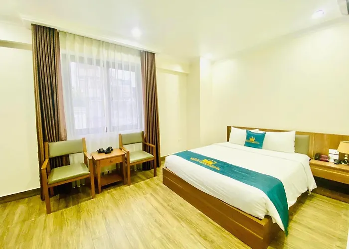 Khách sạn White Crown 3*