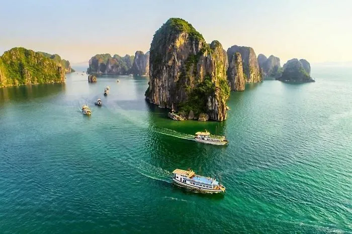 White Crown Hạ Long