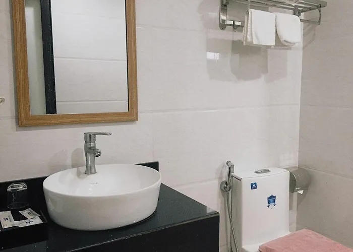 White Crown Hotel Ha Long