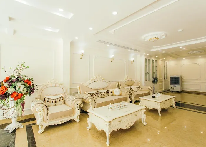 Khách sạn White Crown