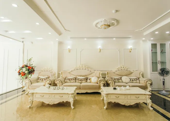 Khách sạn White Crown