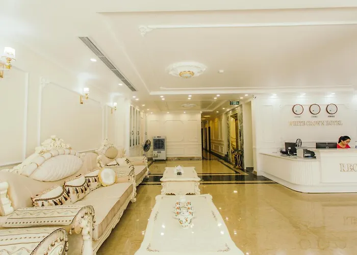 Khách sạn White Crown