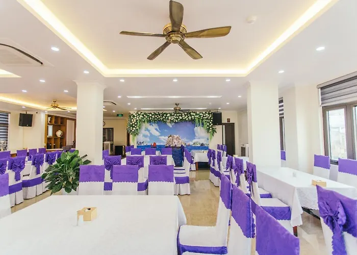Khách sạn White Crown